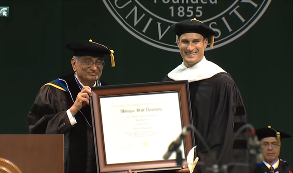 Kirk Cousins delivers MSU commencement address | MSUToday | Michigan ...