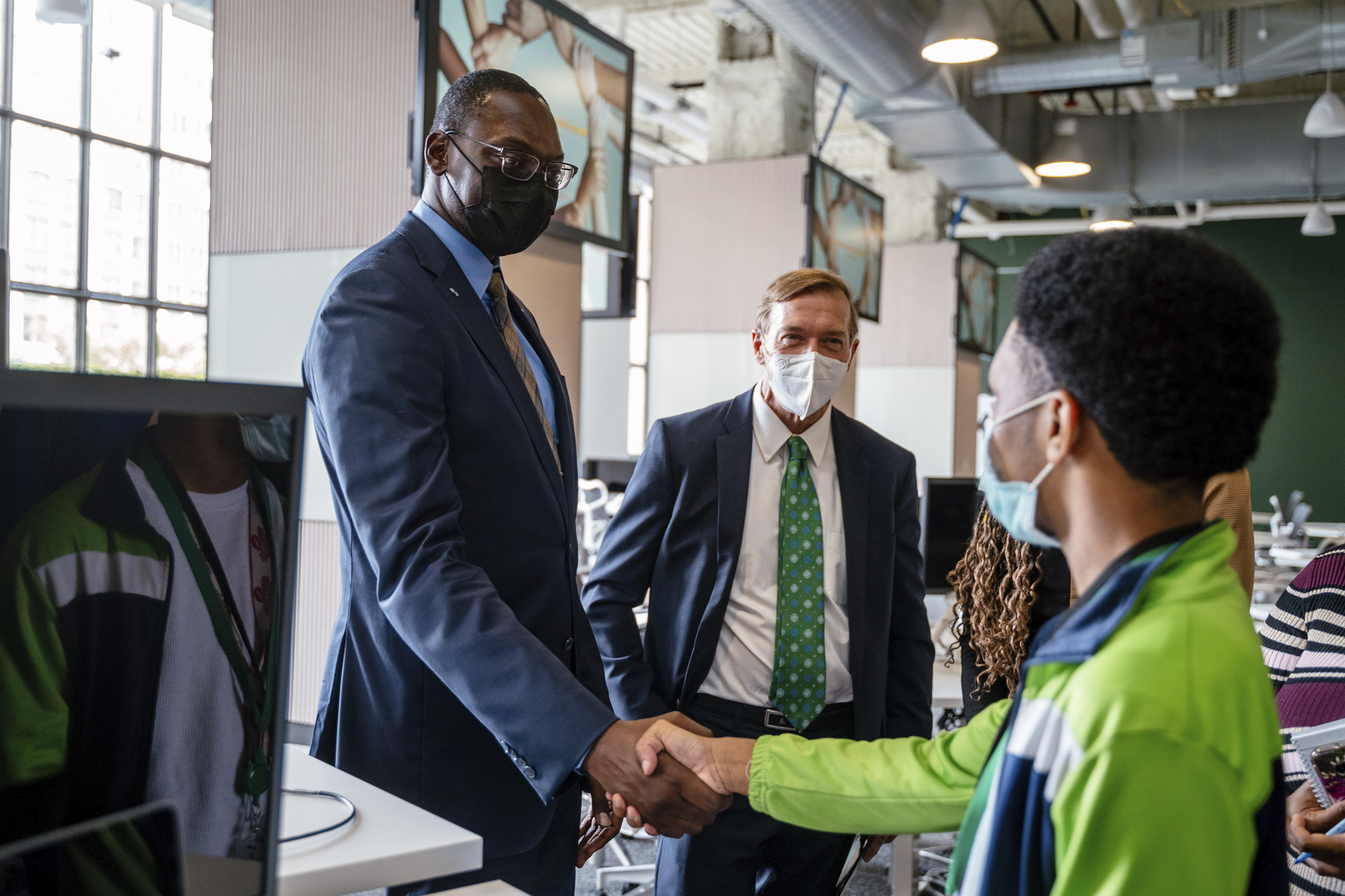 Michigan Lieutenant Governor Garlin Gilchrist and MSU Presidet Samuel L. Stanley, Jr., M.D. toured the Apple Developer Academy to explore the space, connect with students and learn about iOS curriculum (photo credit: Apple).