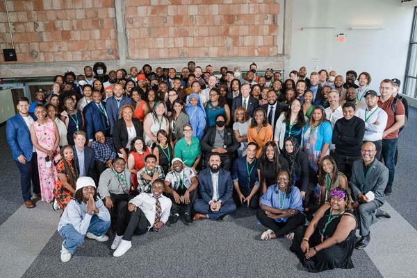 Group photos with all the students and staff from the Apple Developer Academy and the speakers from the graduation ceremony.