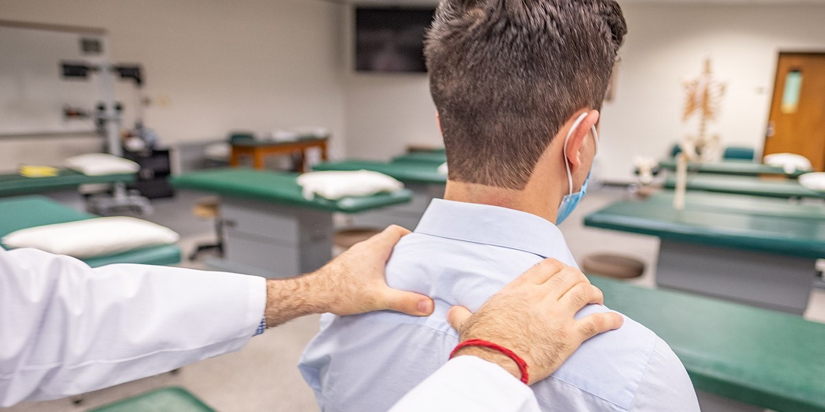 Signs You Should Seek a Doctor for Your Chronic Neck Pain