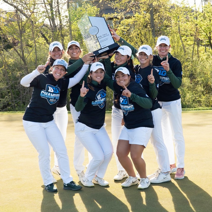 Plata (front, right) alongside the women’s golf team and coach Stacy Slobodnik after winning the 2020–21 Big Ten Championship