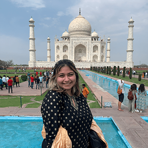 Aditi Kulkarni stands in front of the Taj Mahal