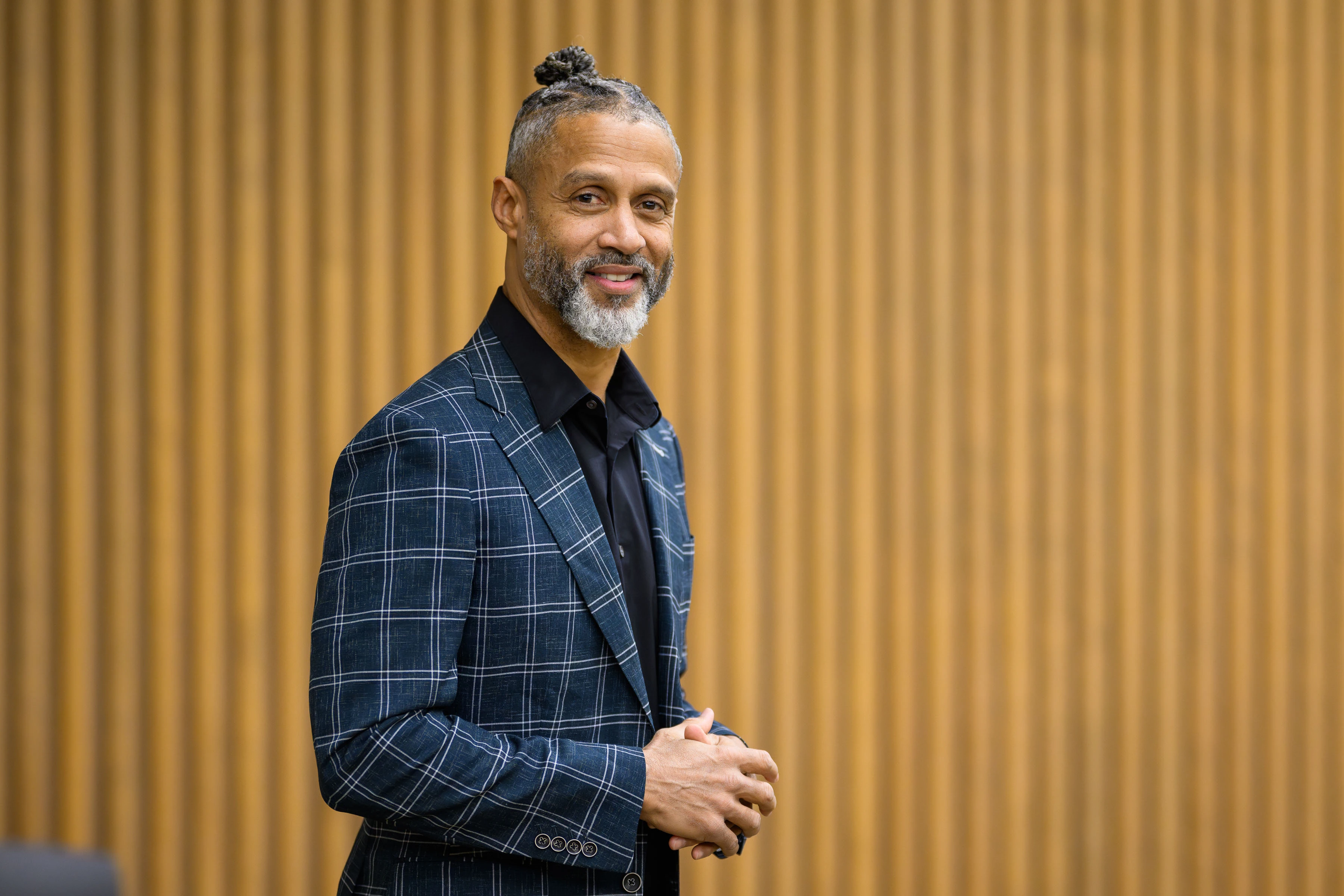 Mahmoud Abdul-Rauf smiling